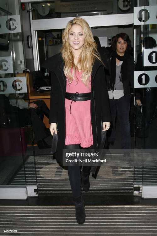 LONDON, UNITED KINGDOM - DECEMBER 07: Shakira leaves BBC Radio One on December 7, 2009 in London, En