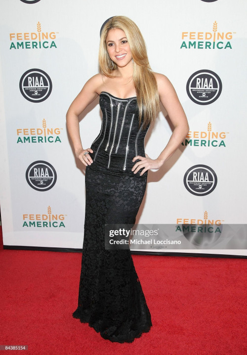 WASHINGTON - JANUARY 20:  Singer Shakira attends the RIAA and Feeding America's Inauguration Charity