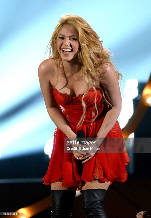LAS VEGAS, NV - APRIL 06:  Singer Shakira performs onstage during the 49th Annual Academy of Country