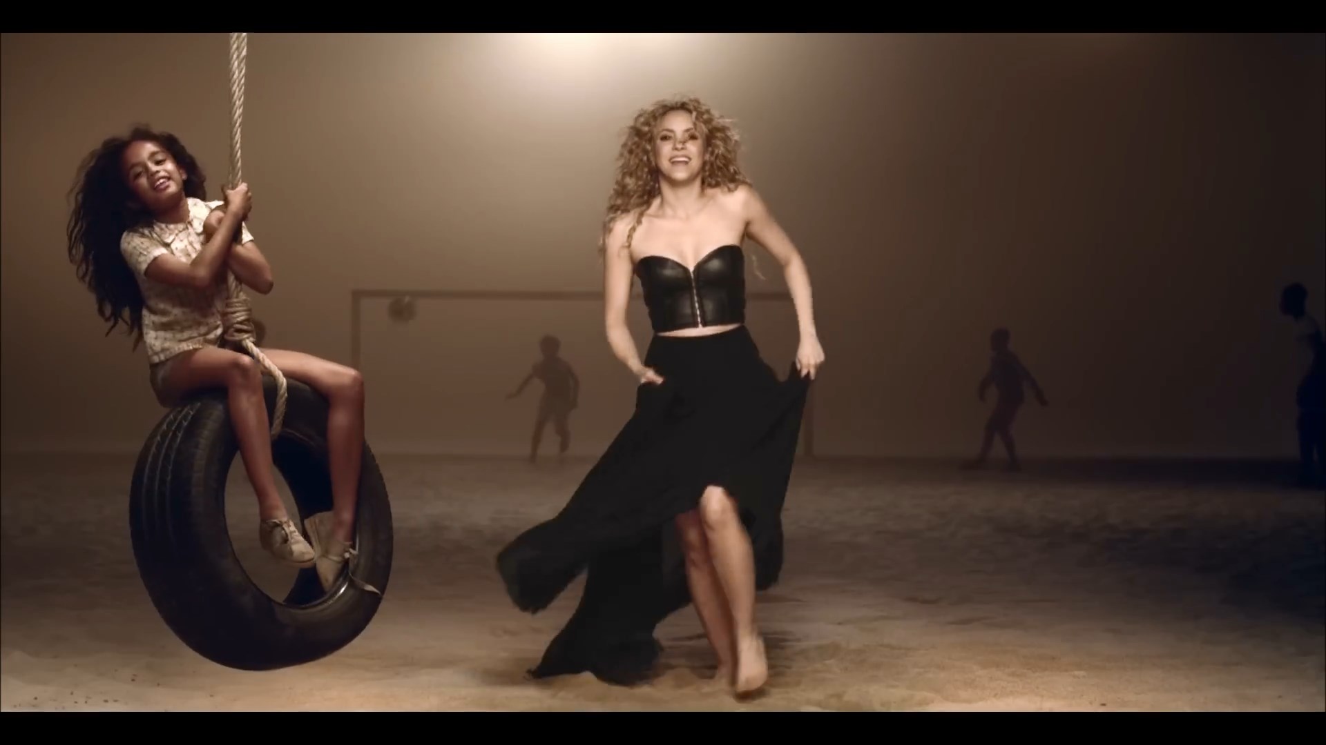 Shakira La La La (Brazil 2014) ft. Carlinhos Brown.mp4 snapshot 02.14.636