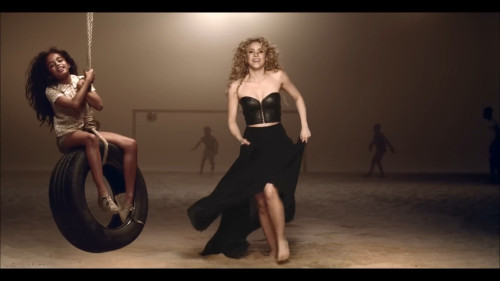 Shakira La La La (Brazil 2014) ft. Carlinhos Brown.mp4 snapshot 02.14.636