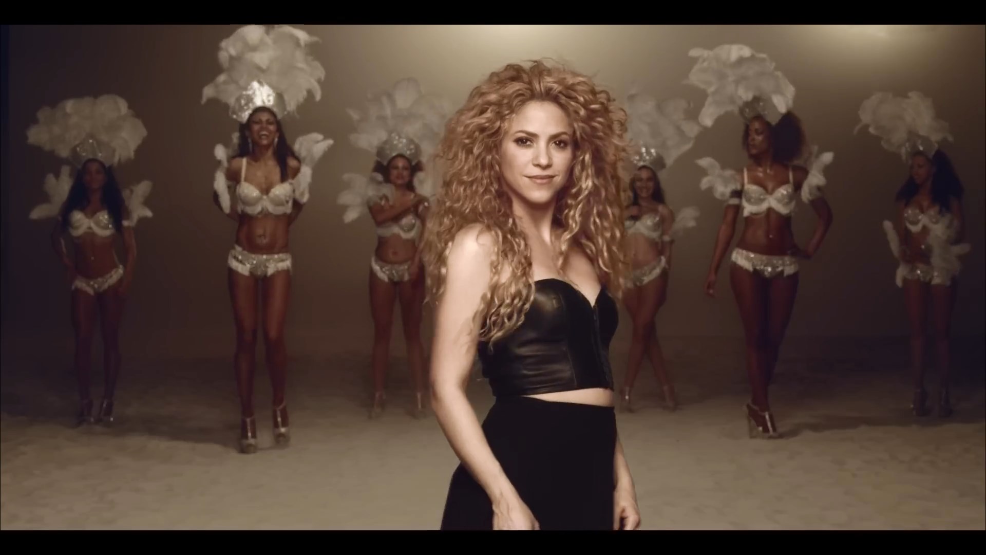 Shakira La La La (Brazil 2014) ft. Carlinhos Brown.mp4 snapshot 03.19.571