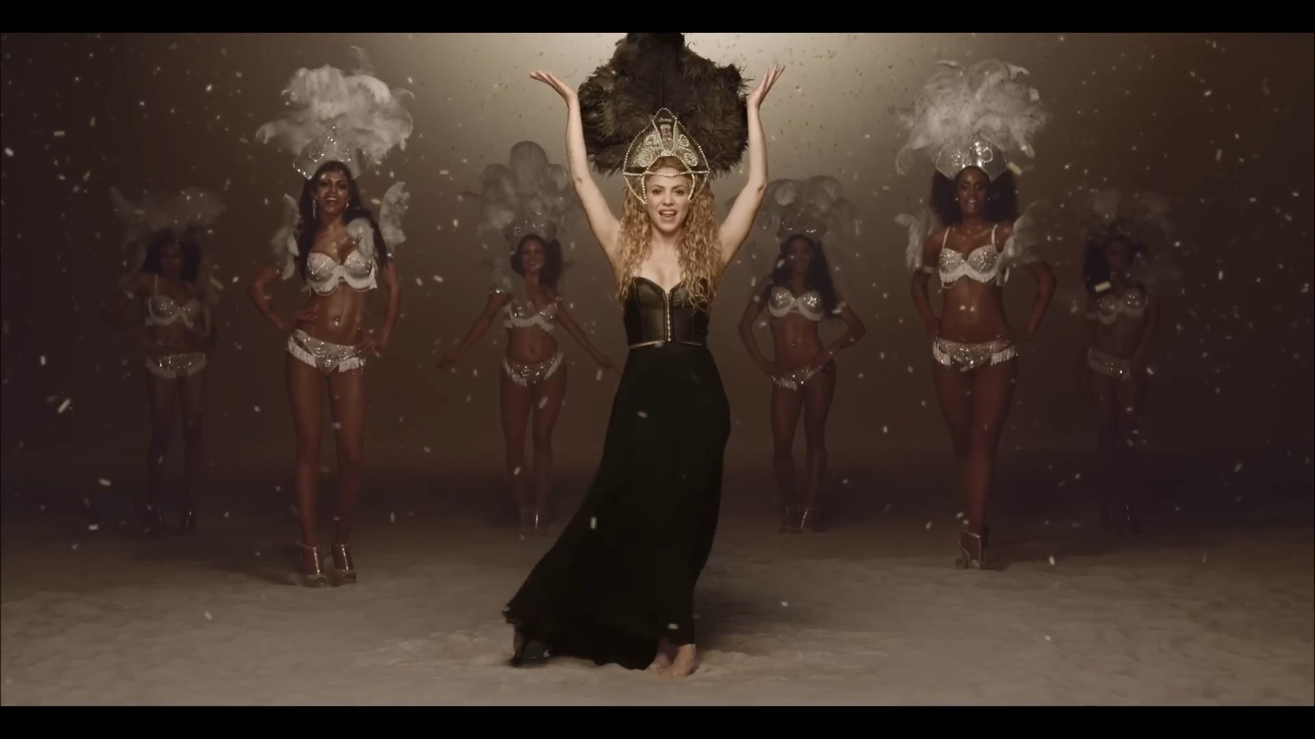 Shakira La La La (Brazil 2014) ft. Carlinhos Brown.mp4 snapshot 02.50.959