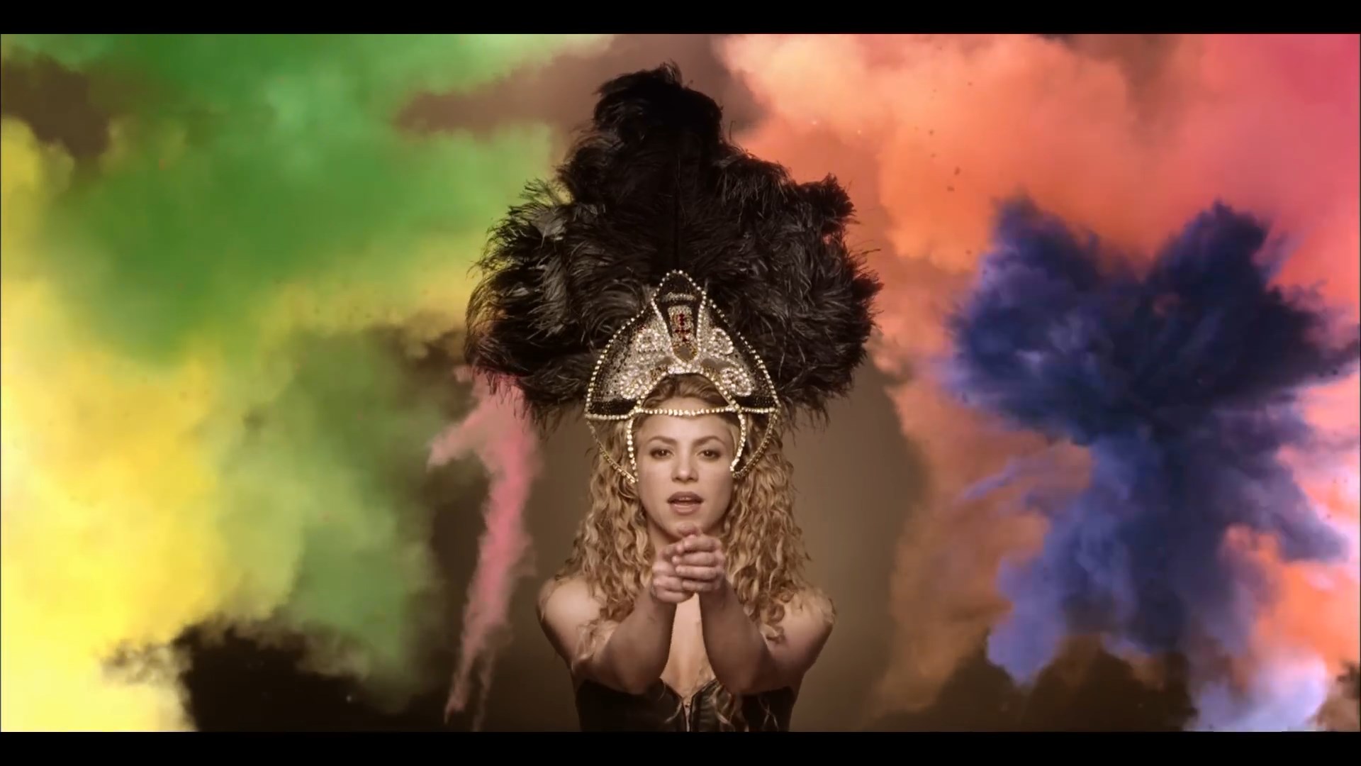 Shakira La La La (Brazil 2014) ft. Carlinhos Brown.mp4 snapshot 02.30.930
