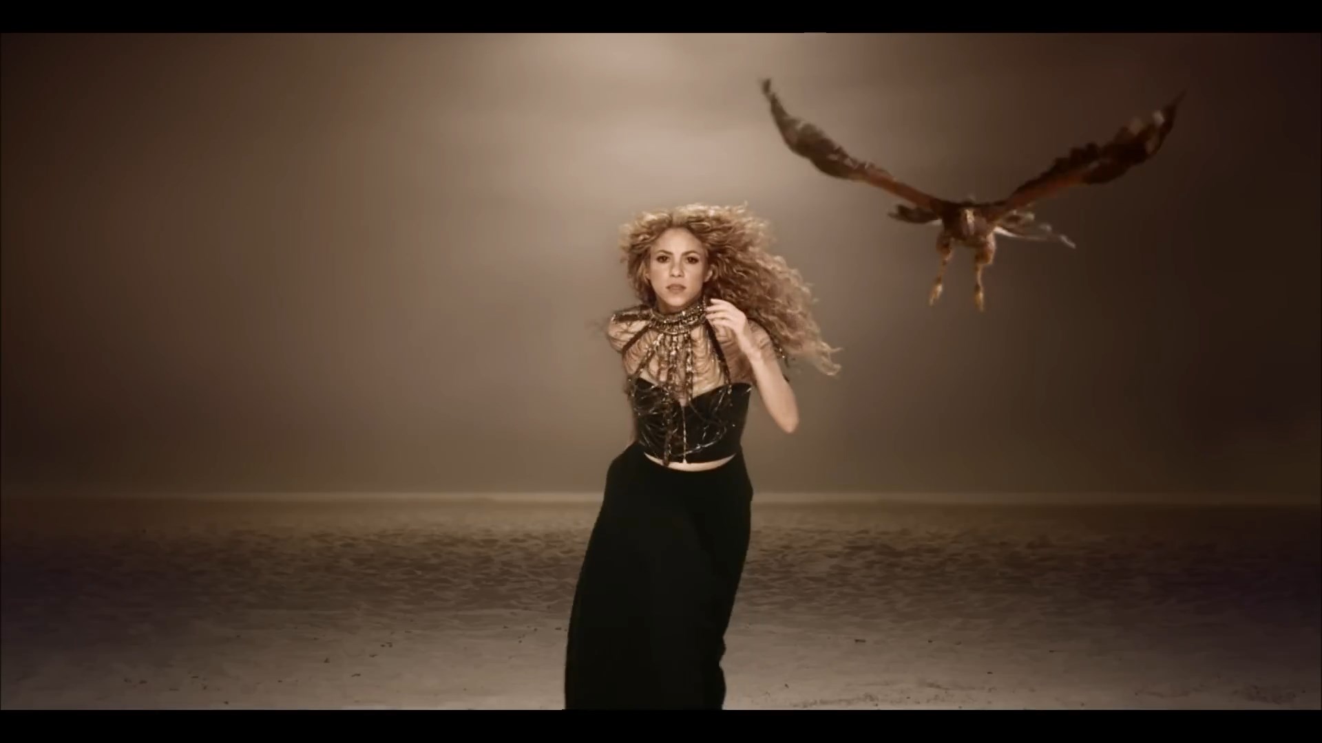 Shakira La La La (Brazil 2014) ft. Carlinhos Brown.mp4 snapshot 02.11.032