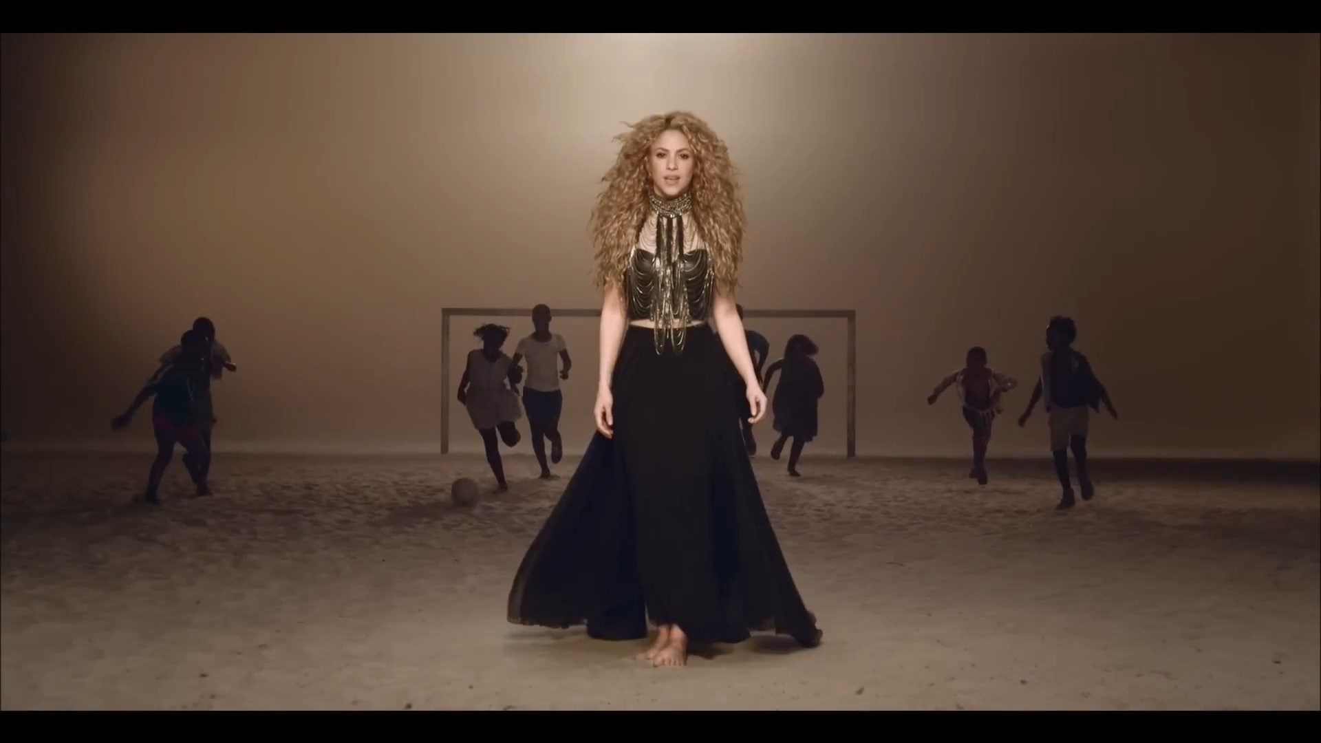 Shakira La La La (Brazil 2014) ft. Carlinhos Brown.mp4 snapshot 01.04.774