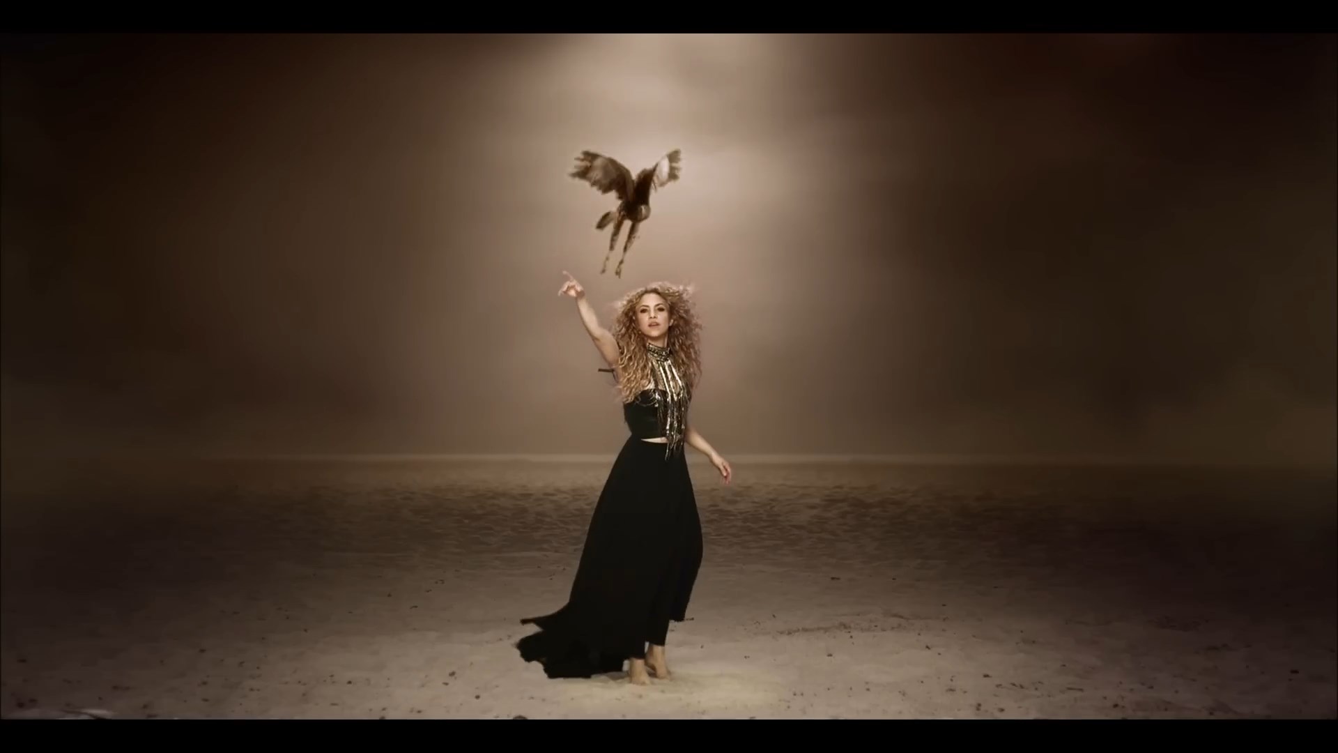 Shakira La La La (Brazil 2014) ft. Carlinhos Brown.mp4 snapshot 02.03.113